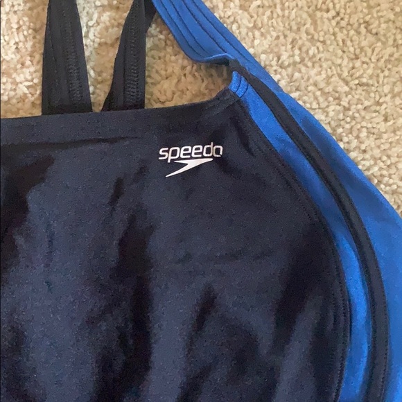 One piece - Picture 2 of 4